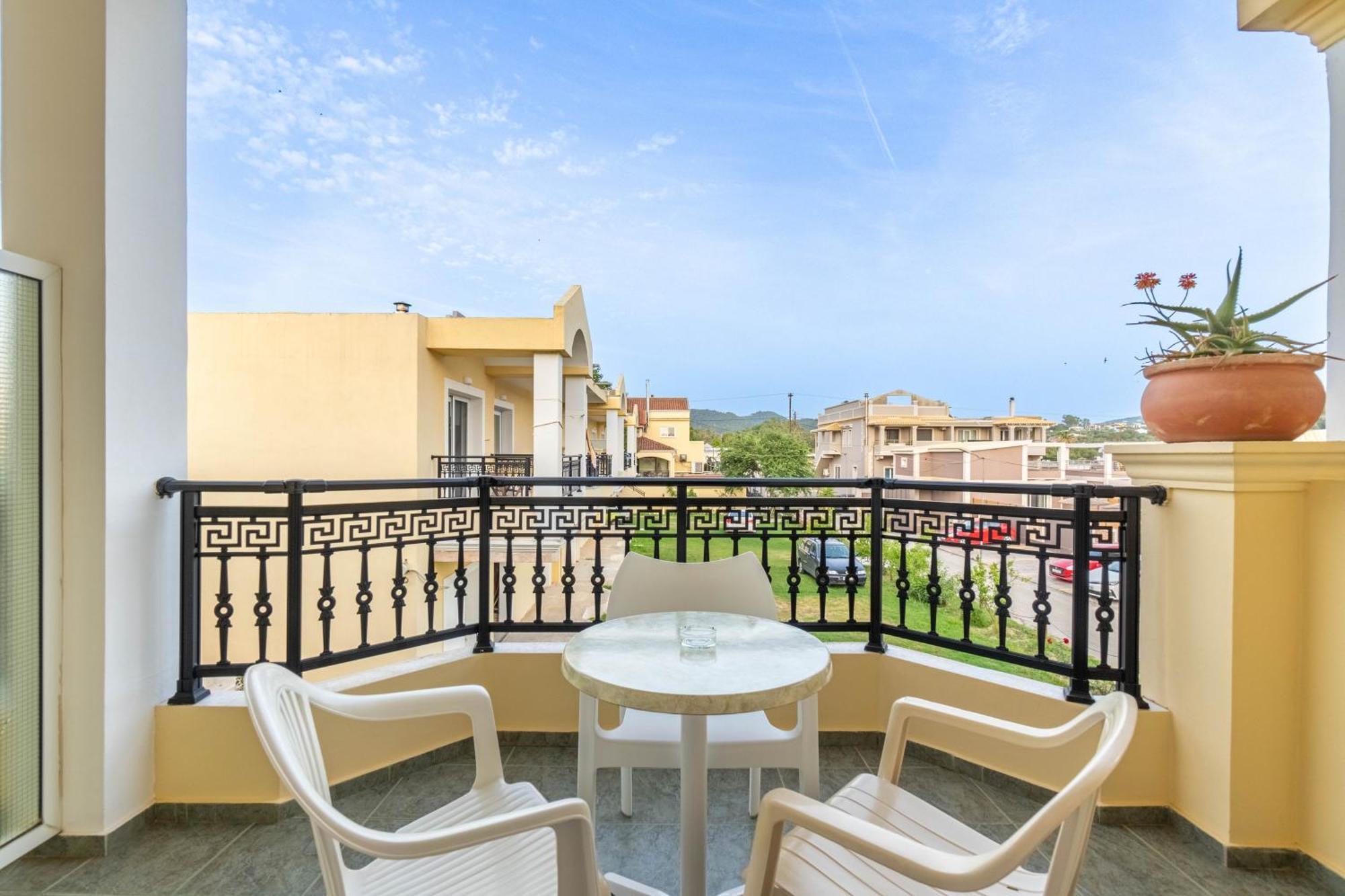 Aparthotel Kosmos St6 In Agios Stefanos